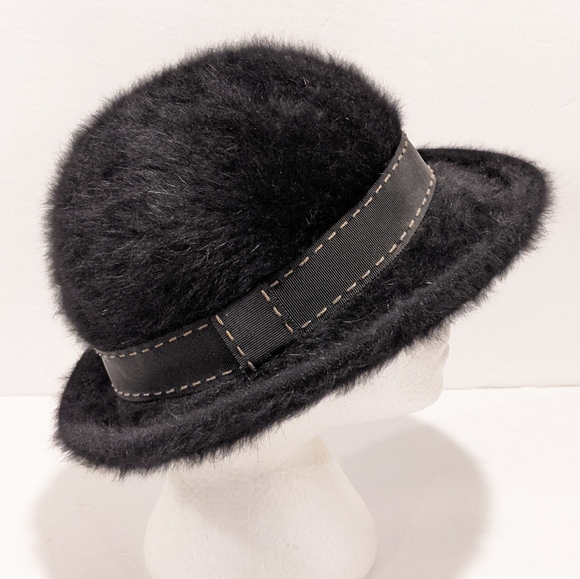 Kangol Accessories - Vintage Kangol Design women’s black fluffy hat
